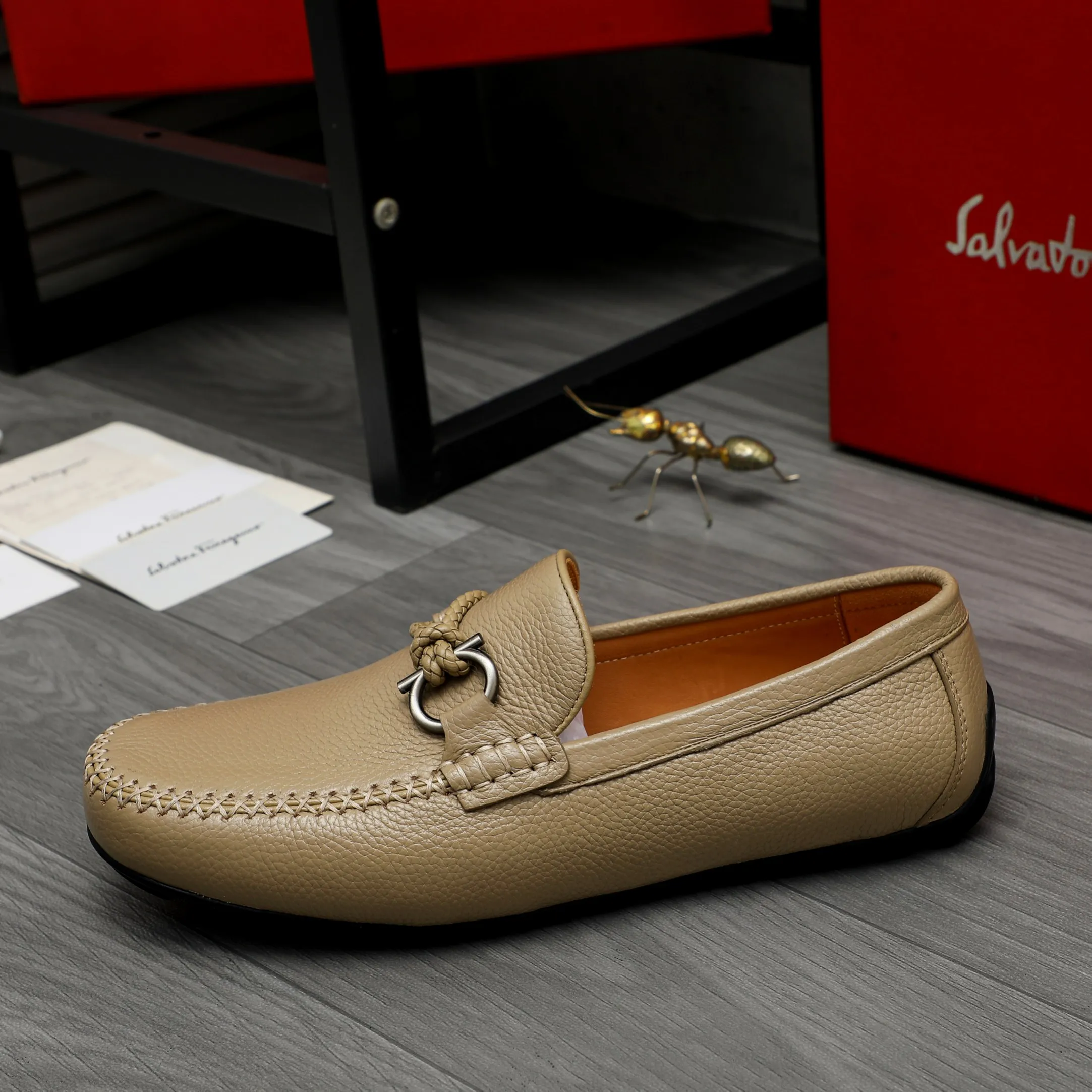 Men's shoes 💰480 Product trademark: Ferragamo "Ferragamo" casual slip-on shoes Regular size: 38-45 (45 is custom-made and non-returnable) Product materials: Selected pebbled cowhide upper, cowhide lining, rubber outsole